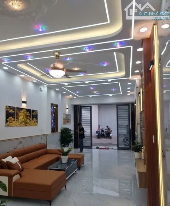 BÁN NHÀ 3 TẦNG ĐẸP - SHR - HẺM 8m - FULL NỘI THẤT - HL80B - Q12 - GIÁ 6ty26 - 2