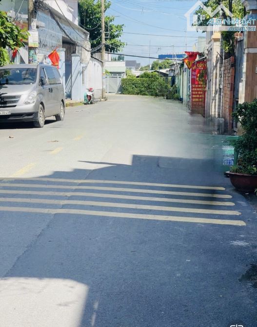 Bán Nhà Tân Xuân Hóc Môn - 83M2 ( 5 x 18,5m ) -Cấp 4 - 2PN - Hẻm HXH -  Chỉ 2,99Tỷ. - 2
