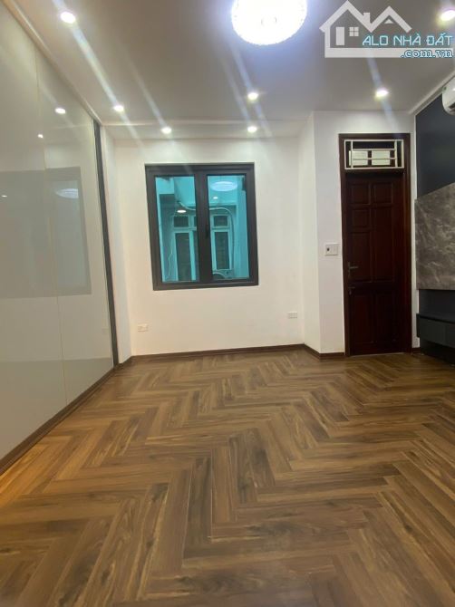 Bán nhà phố 8/3 ngõ thông kinh doanh, Dt 38m2, 5t, mt 4.1m, đẹp ở ngay - 2