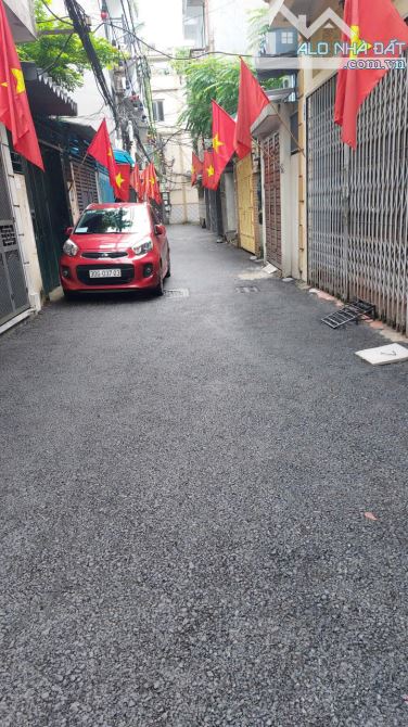 Bán nhà Phố Nguyễn Văn Cừ, 36m2- 5 tầng- 3 phòng ngủ- 8.8 tỷ, ô tô thông, dòng tiền - 2