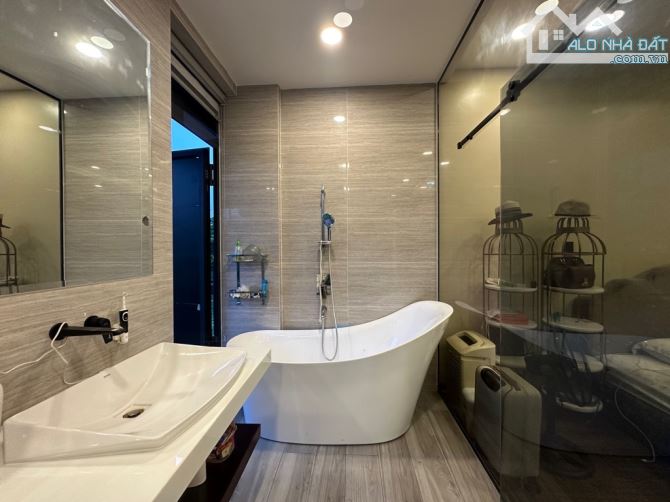 Biệt Thự Mặt Tiền Giáp Quốc Lộ 1A và Đường Phạm Văn Đồng, Dt 493m2, ngang 10m, 16.5 tỷ - 2