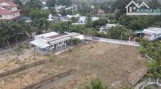 HƠN 3600M2 ĐẤT CÓ THỔ CƯ ĐƯỜNG Ô TÔ GẦN LỘ NHỰA PHÚ TỰ - 2