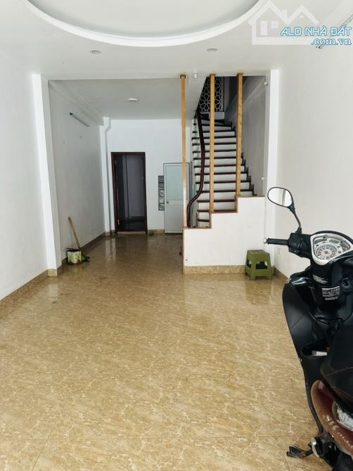 Bán nhà mặt phố kinh doanh_Phú Diễn,Bắc Từ Liêm_dt 42/48_4 tầng_ô tô đỗ tránh - 2