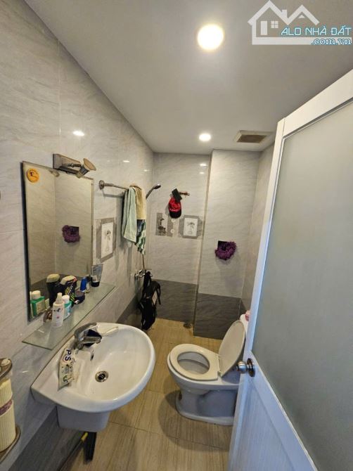 Bán nhà 3 tầng Q9 - Chỉ 5.2 tỷ - Cạnh Vinhomes - Đường xe hơi tránh. - 2