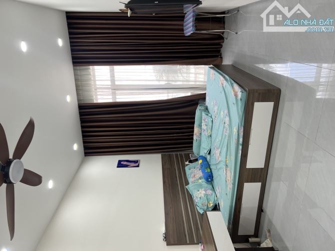 nhà mặt tiền 73m2, 5 tầng, sổ vuông gần Nguyễn oanh cách sân bay 15 phút - 2