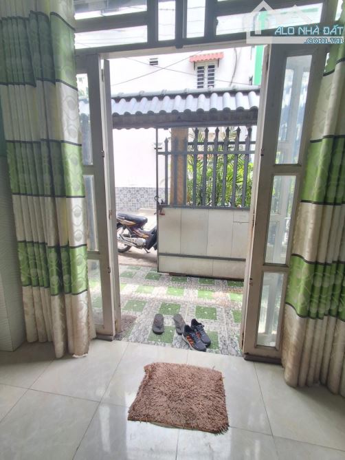 Nhà phố 3 tầng gần Nguyễn Bình,hẻm 6m,4pn,giá chỉ 2,35 tỷ - 2