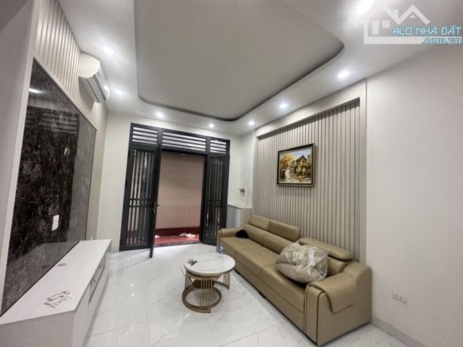 NHÀ MỚI ĐẸP - FULL NỘI THẤT - GẦN CHỢ, TRƯỜNG - BA BƯỚC RA Ô TÔ TRÁNH -5.8 tỷ - 2