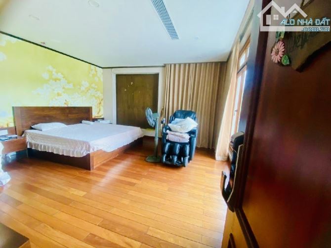 ⛔⛔⛔ Bán GẤP!! BIỆT THỰ SÂN VƯỜN PHỐ VIP NGUYỄN SƠN 👉👉 183Tr/m2 (TL) - Ô Tô - 2