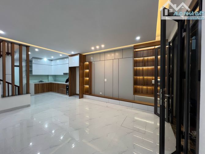 Bán nhà Bát Khối – Cự Khối, 30m², 4.5 tỷ - 2