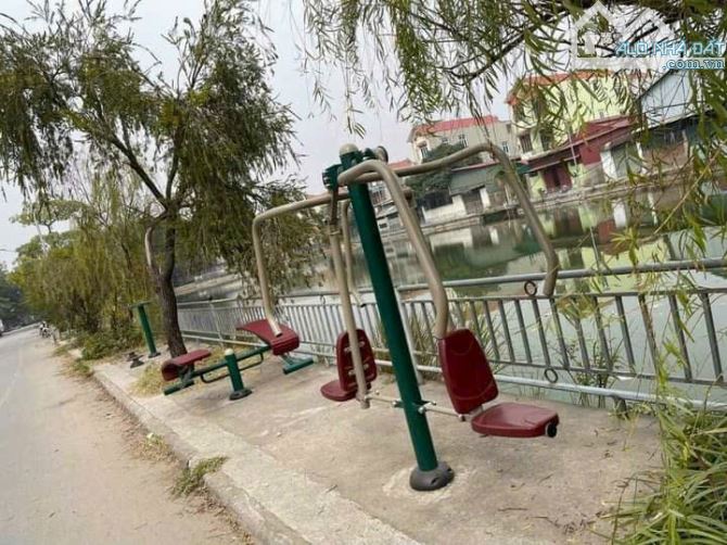 view hồ điều hòa Kim Thiều C,C,,B,an lô đất 80m2 x 5m - giá 2 tỷ xx - 2