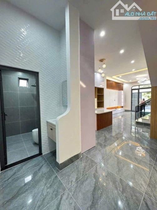 Cần Bán Lại Căn Nhà Lầu NgaY GẦN VÒNG XOAY CỔNG 11 - PHƯỚC TÂN - 3