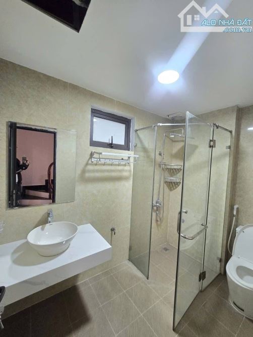 NHÀ ĐẸP Ở NGAY LÔ GÓC - MẶT NGÕ RỘNG- THÔNG THOÁNG - CHỐT LIỀN-Phố 8/3 Diện Tích 32 m