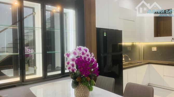 NHÀ 3 TẦNG- BA BƯỚC CHÂN RA BIỂN - MỚI- Ở NGAY - 3