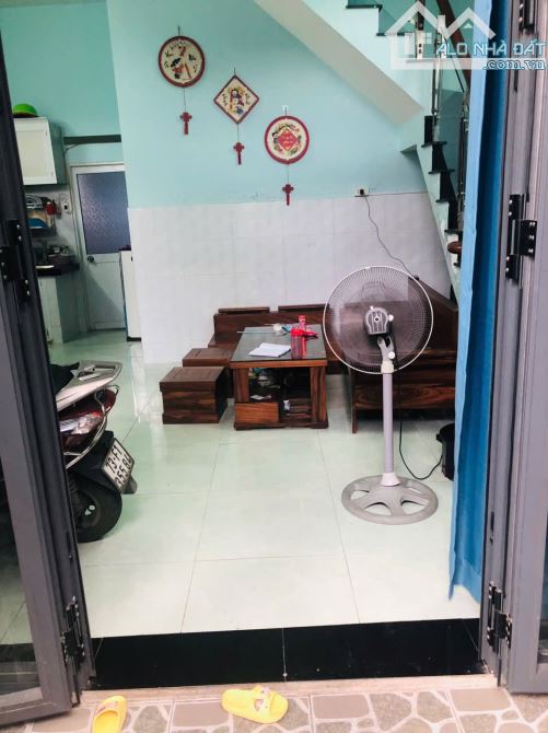 NHÀ 2 TẦNG - TÂN XUÂN HÓC MÔN- SỔ HỒNG RIÊNG -56 M2 - GIÁ CHỈ HƠN NHẸ 2TỶ. - 3