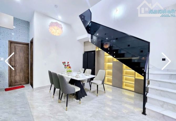 Nhà 2 tầng  oto 5m Tôn Đản , nhà mới đẹp full nội thất. DT:98m . Giá : 4tỷ450 TL - 3