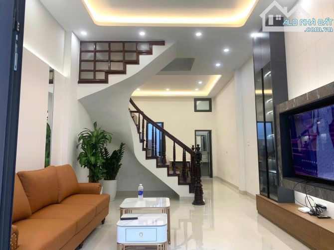 bán nhà cổ nhuế 48m2 - mặt tiền 4 - 4 tầng - giá 9.5 tỷ - Nhà dân xây, đã full nội thất - 3