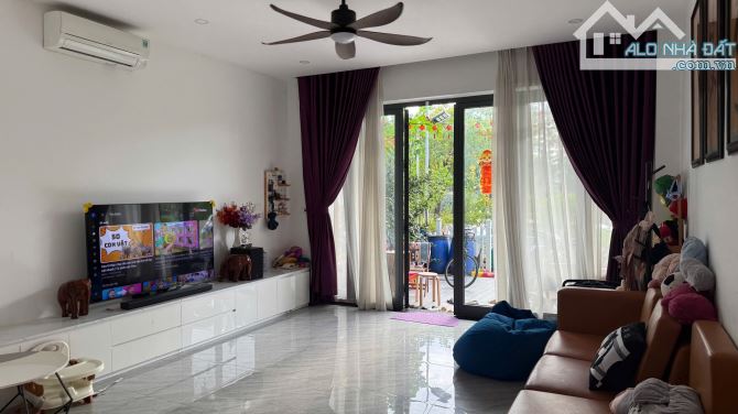 ĐƯỢC NGẮM HỒ, CÔNG VIÊN XANG MỖI NGÀY.. SẼ DỄ CHỊU HƠN CĂN HƯỚNG NẮNG KHÁC - 3
