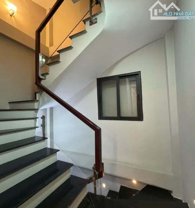 Bán nhanh nhà Cầu Giấy, ô tô tránh đỗ cổng, ngõ riêng, giá chỉ 8.5 tỷ - 3
