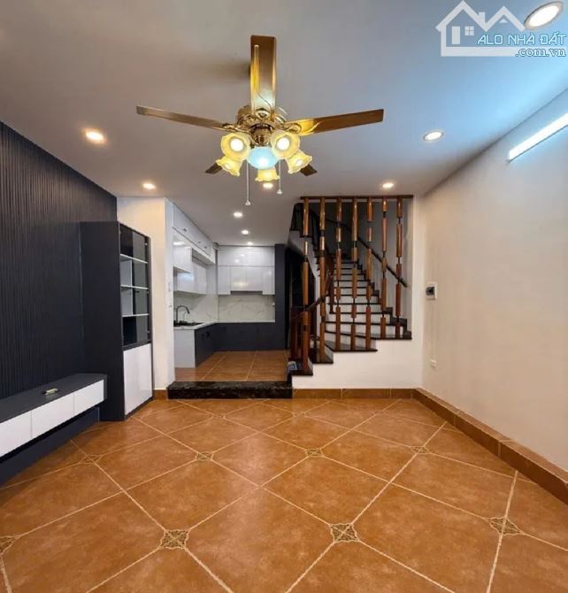 Bán ngay nhà Cầu Giấy, nột thất hiện đại, ô tô đỗ cửa, gần phố, dt 38m2, giá nhỉnh 10 tỷ - 3