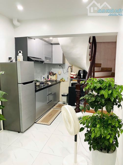 Bán nhà Khâm Thiên  gần ô tô  nhà  đẹp ở ngay vuông vắn - full nội thất - 2 thoáng - 24m - - 3
