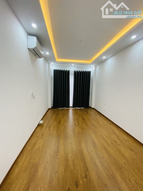 ✈️SIÊU ĐẸP SIÊU RẺ PHỐ TRẠM.CỔ LINH.TT LONG BIÊN ✈️32m2. 5 tầng. 7,95 tỷ.ô tô nhỏ đỗ cửa. - 3
