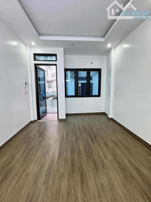 BÁN NHÀ ĐẸP 2.89 TỶ 3 TẦNG 52.8M2 Ô TÔ ĐỖ CỬA NGÕ GIẢI PHÓNG - 3