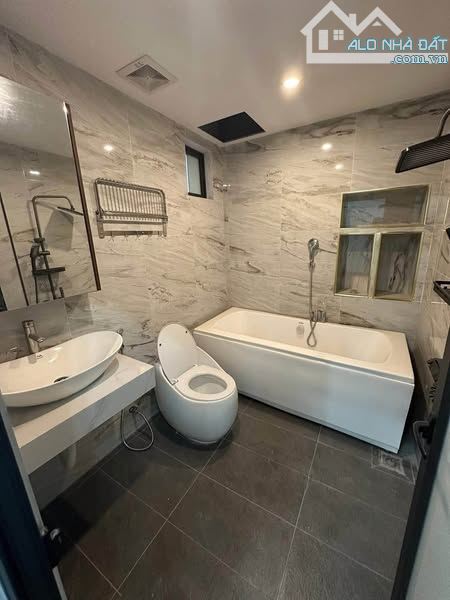 BÁN NHÀ Ở AN KHÁNH 31M2 - 5 TẦNG - SẴN NỘI THẤT - CÁCH ĐẠI LỘ THĂNG LONG - 3