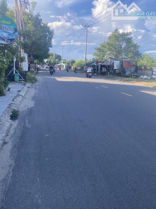 💥💥 BÁN NHÀ LÔ GỐC 2 MẶT TIỀN ĐƯỜNG 10.5 và 7.5M. NGAY ĐẠI HÓC DUY TÂN - HOÀNG MINH THẢO. - 3