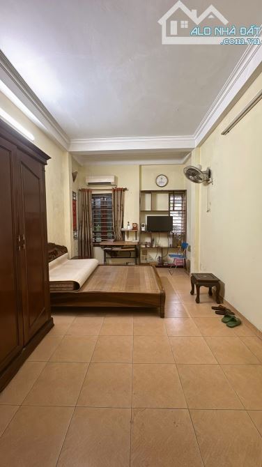 5.95 tỷ, nhà 30m2 sổ đỏ, trung tâm Đống Đa, gần ô tô, ngõ rộng thoáng thẳng tắp - 3