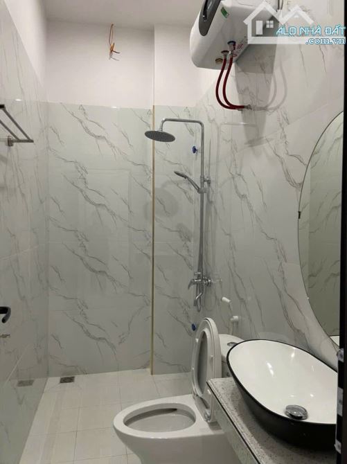 🏡✨ CHÍNH CHỦ CẦN BÁN NHÀ TẠI TUYẾN 2 HỒ SEN VỚI GIÁ CHỈ 3.xx TỶ! - 3