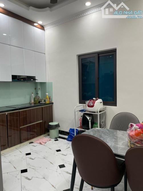 BÁN NHÀ PHÁO ĐÀI LÁNG ĐỐNG ĐA 40m 5Tầng Mt 4m GIÁ 10 TỶ NGÕ THÔNG KINH DOANH. - 3