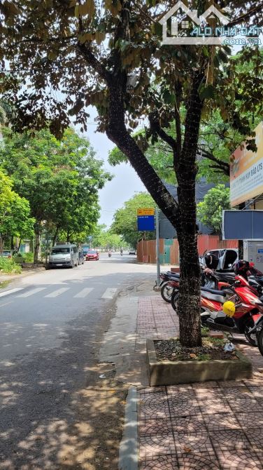 mặt phố kinh doanh đường Quang Lai, Tứ Hiệp. DT: 52m, nhà 3 tầng, 2 vỉa hè, xe bus tránh - 3