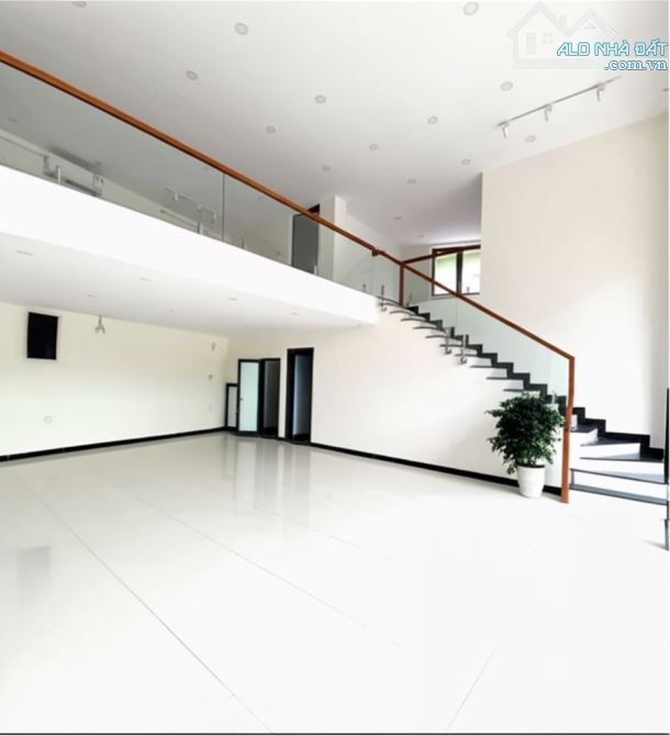 CHO THUÊ NHÀ NGUYÊN CĂN MẶT TIỀN ĐƯỜNG NGUYỄN TRI PHƯƠNG - 94 M² - 5 PN - GIÁ 32 TRIỆU - 3