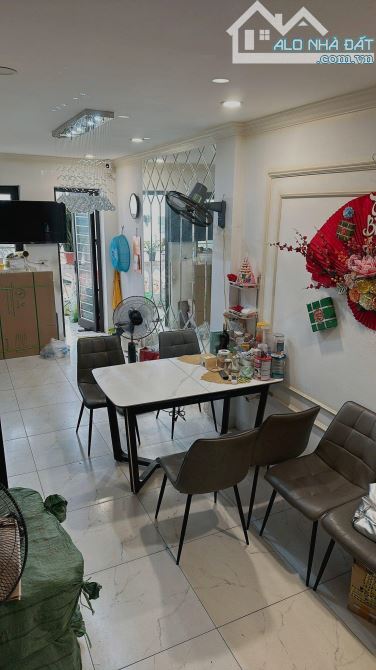CHO THUÊ NHÀ NGUYÊN CĂN LẠC TRUNG 30M X 6,5 TẦNG, THANG MÁY, FULL NỘI THẤT, GIÁ 19 TRIỆU - 3