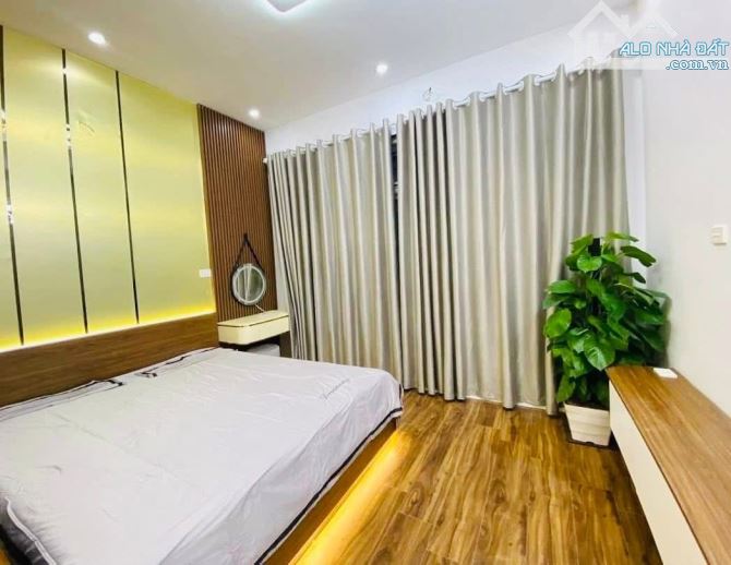 SIÊU ĐẸP - CẦU GIẤY 41m2 x 5 Tầng - NGÕ 3m- nhà dân xây - giá 12.1 tỷ. - 3