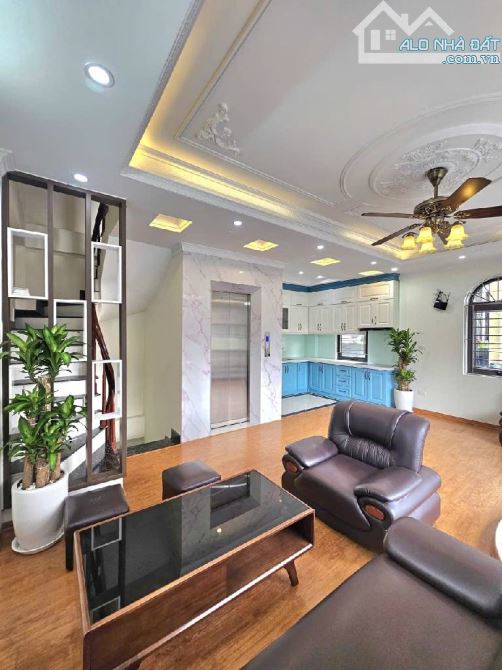 NGUYỄN VĂN LINH_BỒ ĐỀ : Ô TÔ TRÁNH-6 TẦNG THANG MÁY-LÔ GÓC-NỞ HẬU-MT 6M_GIÁ 12 TỶ - 3