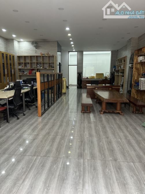 BÁN BIỆT THỰ-144M2-1 TRỆT- 2 LẦU-6 PHÒNG NGỦ-5WC-NGAY CHỢ VẢI PHÚ THỌ HÒA - 3