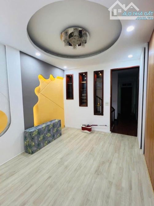 TRẦN DUY HƯNG-CẦU GIẤY-NHÀ ĐẸP MÊ LI-CÁCH Ô TÔ 30M-NGÕ THÔNG-NỞ HẬU-13.5 TỶ - 3