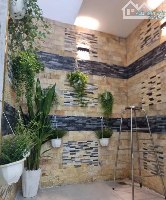 BÁN NHÀ 3 TẦNG ĐẸP - SHR - HẺM 8m - FULL NỘI THẤT - HL80B - Q12 - GIÁ 6ty26 - 3