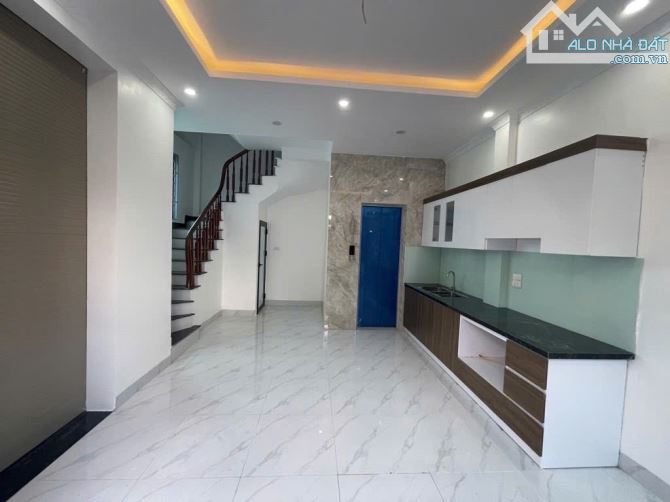 B.Á.N NHÀ  THƯỢNG CÁT, SÁT VIN ĐAN PHƯỢNG,  LÔ GÓC, Ô TÔ GẦN , THANG MÁY  40M2,  5 TỶ 7 - 3