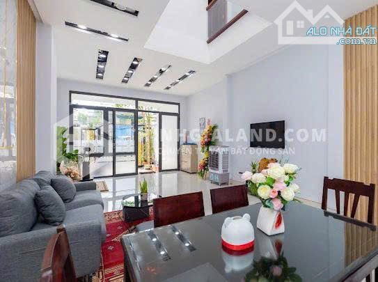BÁN NHÀ 1 TRỆT 3 LẦU CÓ GARA Ô TÔ MẶT TIỀN VÀO GẦN HẺM 5 MÉT ĐƯỜNG BÌNH GIÃ 123m2 GIÁ 9t - 3