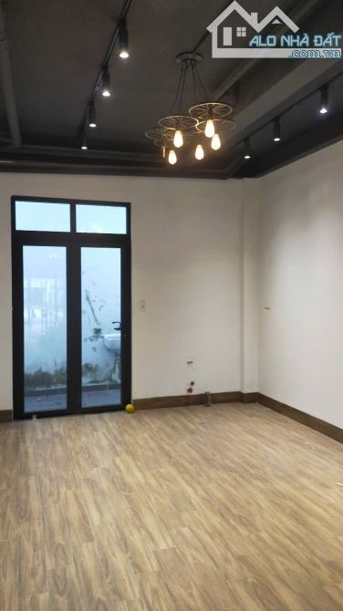 CHO THUÊ NHÀ MẶT TIỀN TRỊNH QUANG NGHỊ P7 QUẬN 8. 15 TRIỆU/ THÁNG - 3