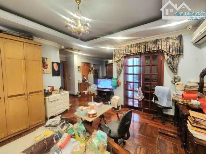 Bán biệt thự KĐT mới Cầu Giấy, 236m2, 4 tầng, lô góc, 3 mặt tiền, view đẹp, giá 127 tỷ. - 3
