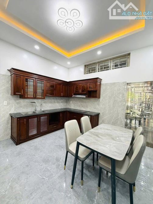 🛖: Bán nhà 4 tầng   Thư Trung, Văn Cao, đường 6m, vỉa hè mỗi bên 2 m - 3