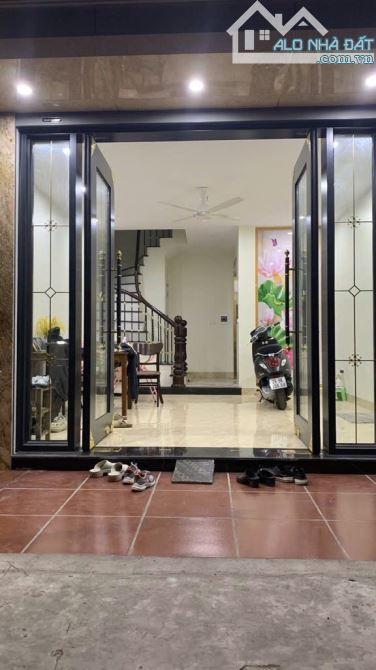 Bán nhà 5 tầng Ngọc Lâm – 37m² – Ô tô đỗ cửa – Kinh doanh tốt – Thang máy – Giá 8 tỷ - 3
