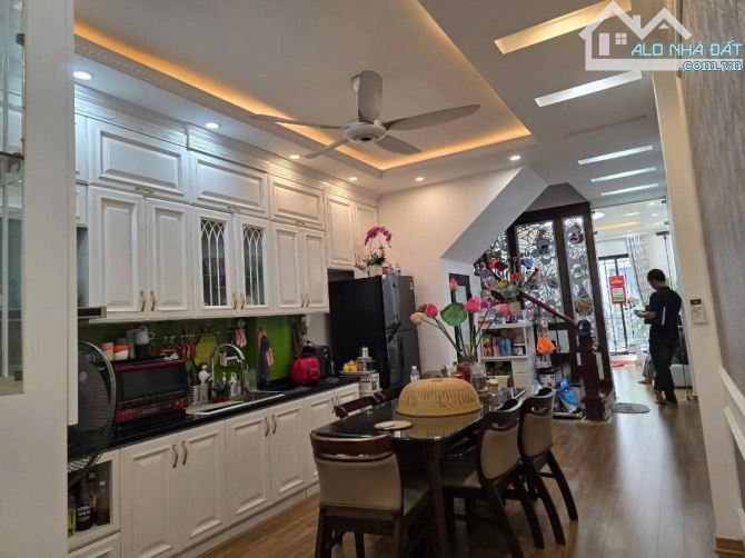 Phố Cổ Nhuế – 43m² – 5 Tầng – Thang Máy – Giá 7.85 Tỷ - 3