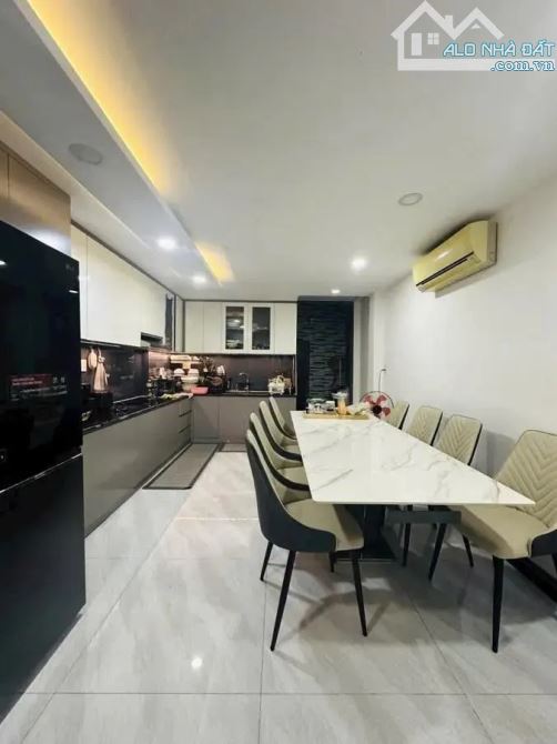 NHÀ MỚI KENG ĐẸP SÁT MẶT TIỀN – AN BÌNH, Q5 – 6 PHÒNG NGỦ - GIÁ XỊN! - 3