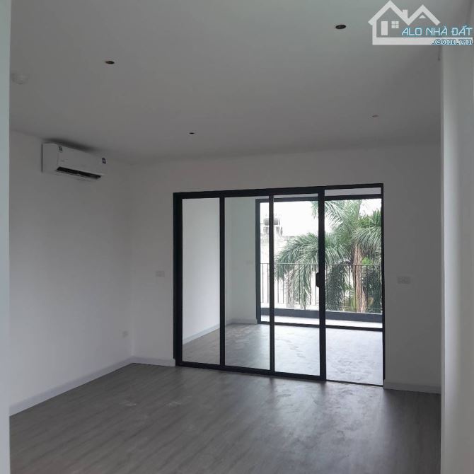 NHÀ MỚI LẠC LONG QUÂN DT 65M - XÂY 5 TẦNG - THANG MÁY - MT 4.2M - GIÁ CHÀO 12 TỶ - 3