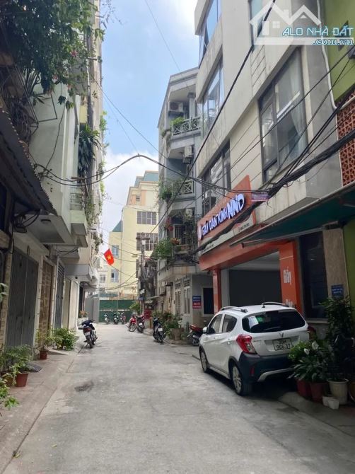 Nhà đẹp phố Hoàng Quốc Việt - Phân lô quân đội - lô góc- ngõ ô tô tránh - 6 tầng - MT 7,7m - 3