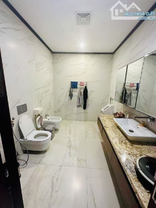 ⛔⛔⛔ Bán GẤP!! BIỆT THỰ SÂN VƯỜN PHỐ VIP NGUYỄN SƠN 👉👉 183Tr/m2 (TL) - Ô Tô - 3